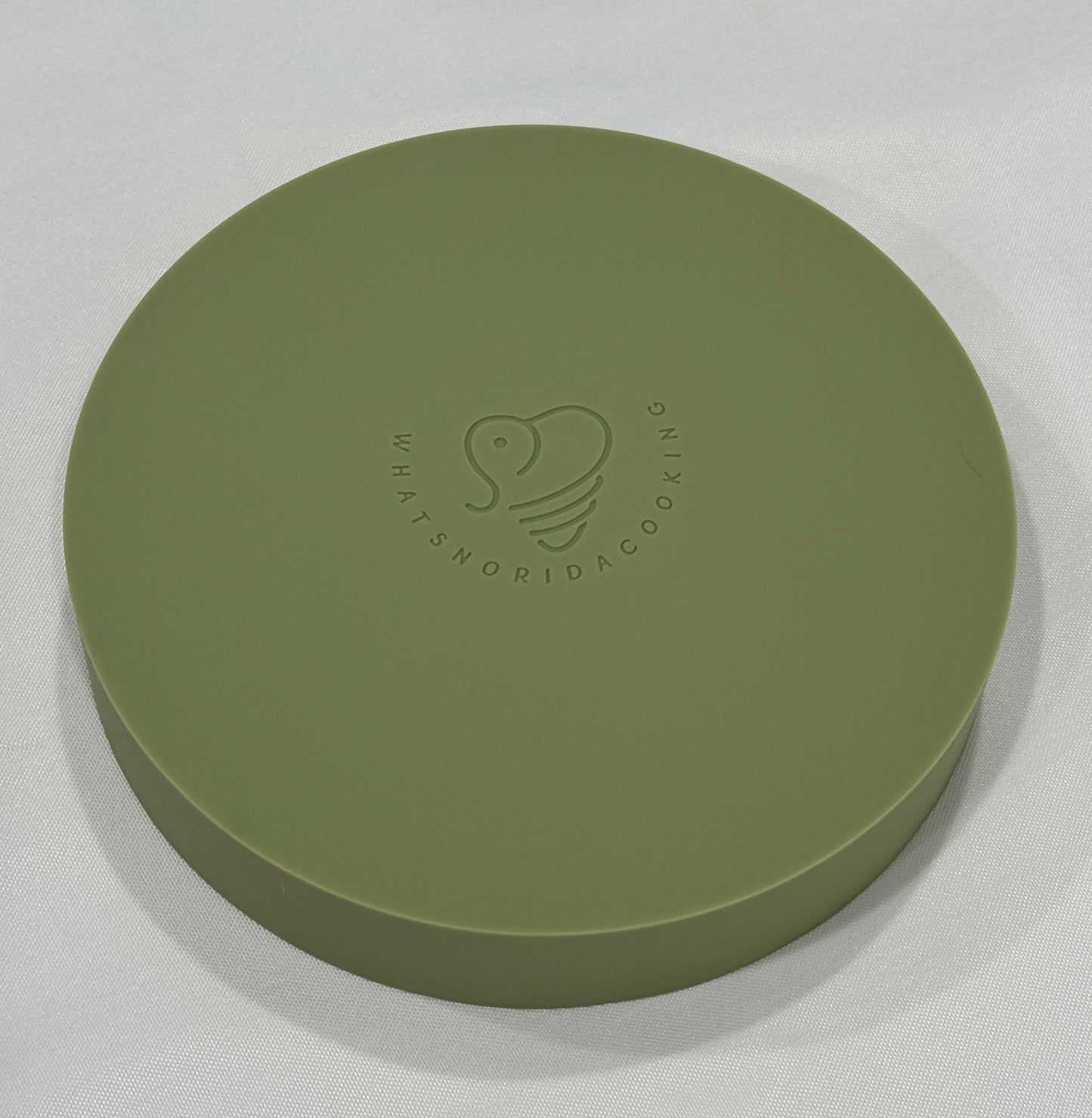 Small Round Silicone Base NoiNoi 6.5" Sage Green