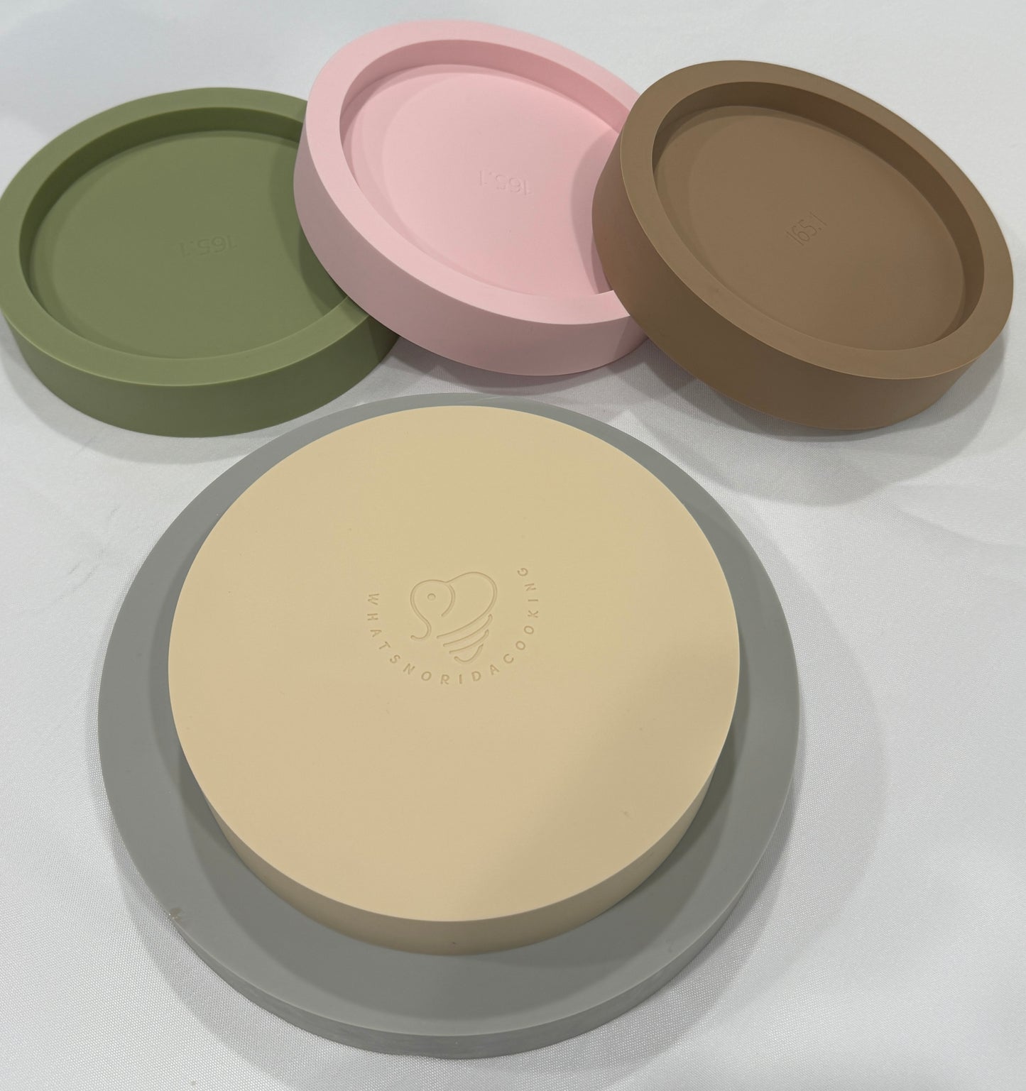 Small Round Silicone Base NoiNoi 6.5" Sage Green